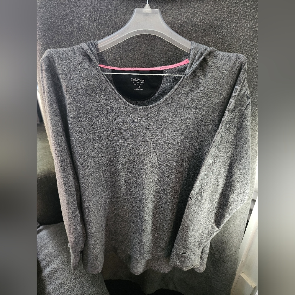 Calvin Klein Performance Lightweight Pullover w/hood and thumb holes! Size 1X